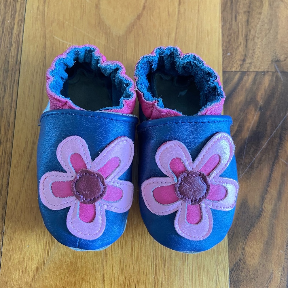 ROBEEZ Flower Moccasins - Size 0-6 mo